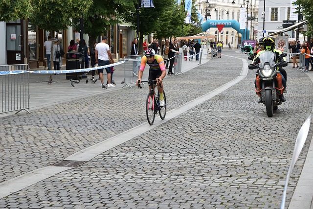 強紛紛向這 強紛紛向這